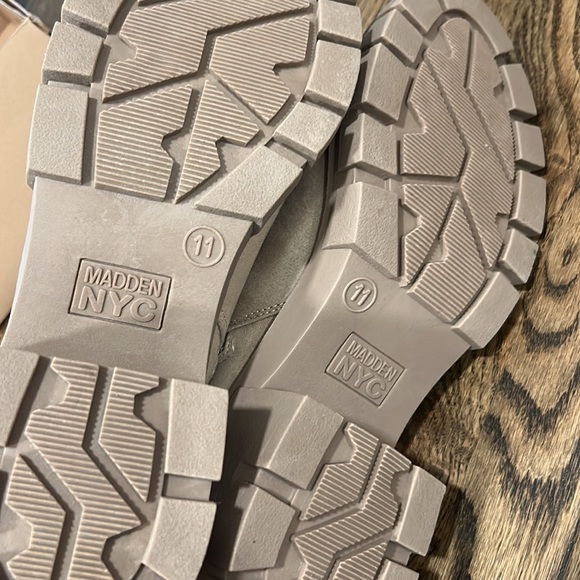 Madden NYC women Chelsea boots in sand color size 10 & 11 - Picture 5 of 6